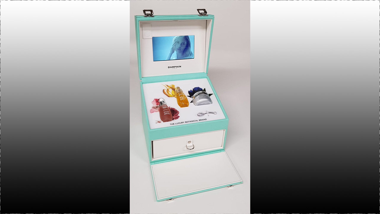 SCATOLA CON MONITOR ALL'INTERNO