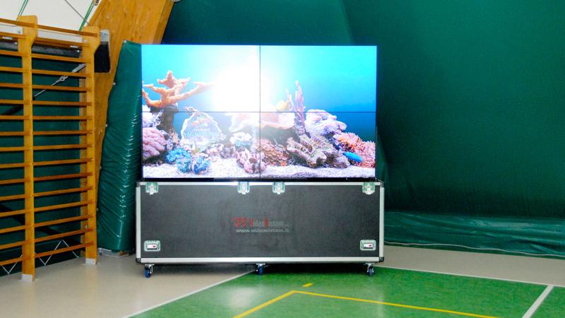 VIDEOWALL CON FLIGHT CASE MOTORIZZATO